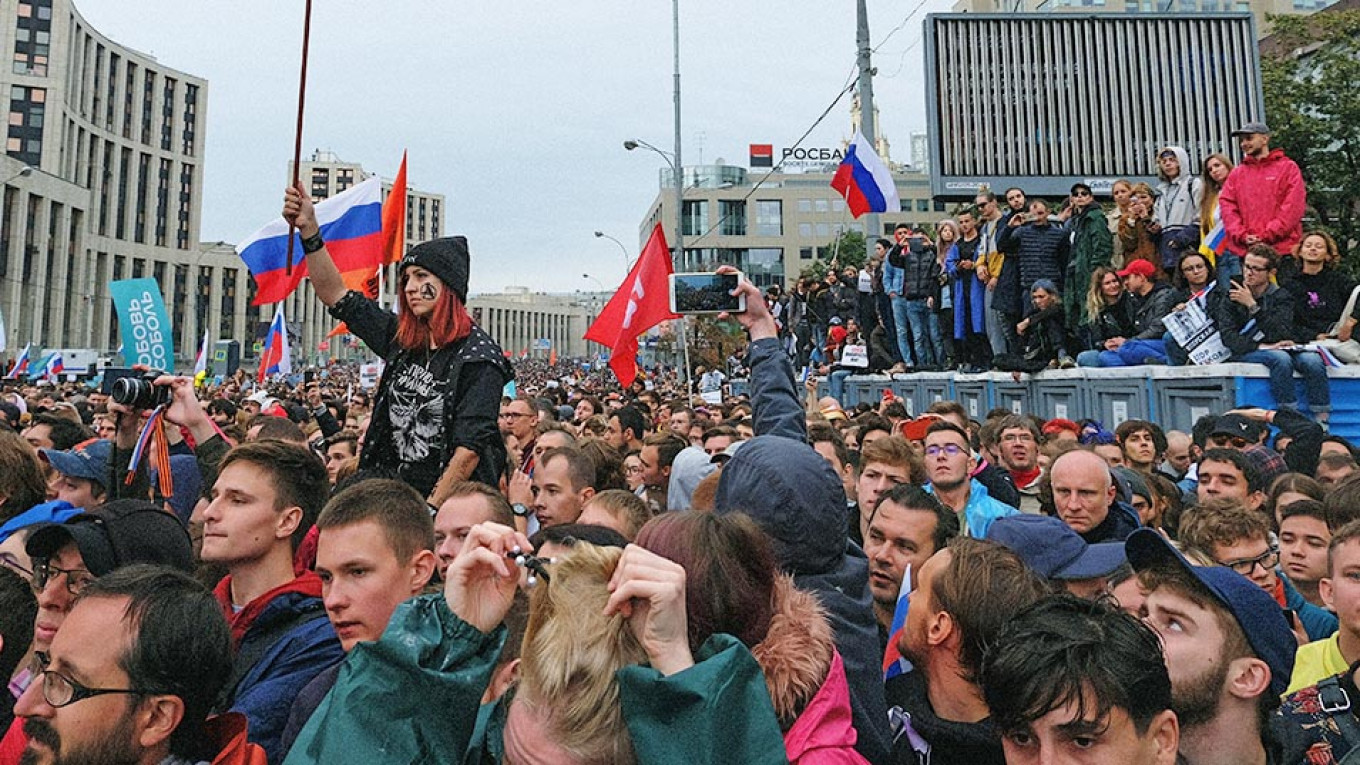 Moscow Protest Leaders Sued for $190K Over Blocked Traffic Claims