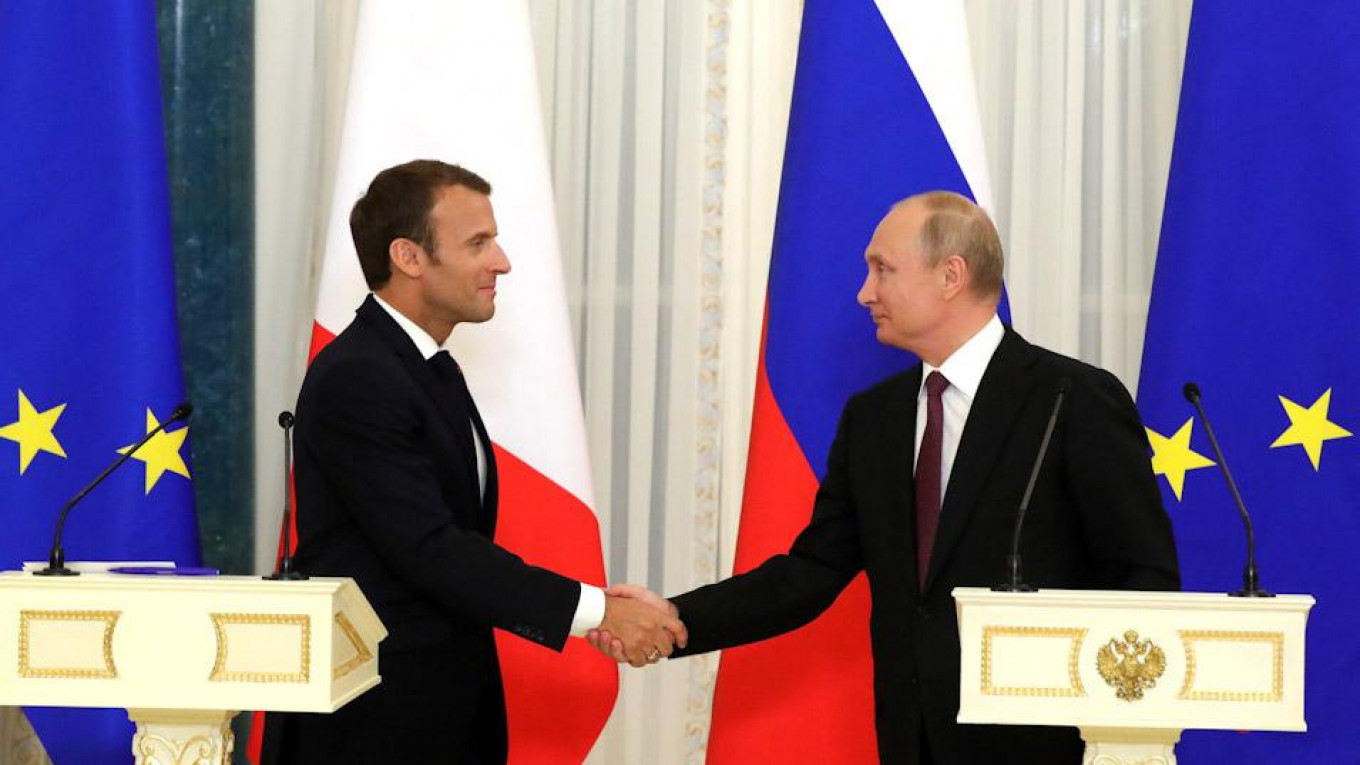 Putin Tells Macron: ‘I Don’t Want Yellow Vests in Russia’