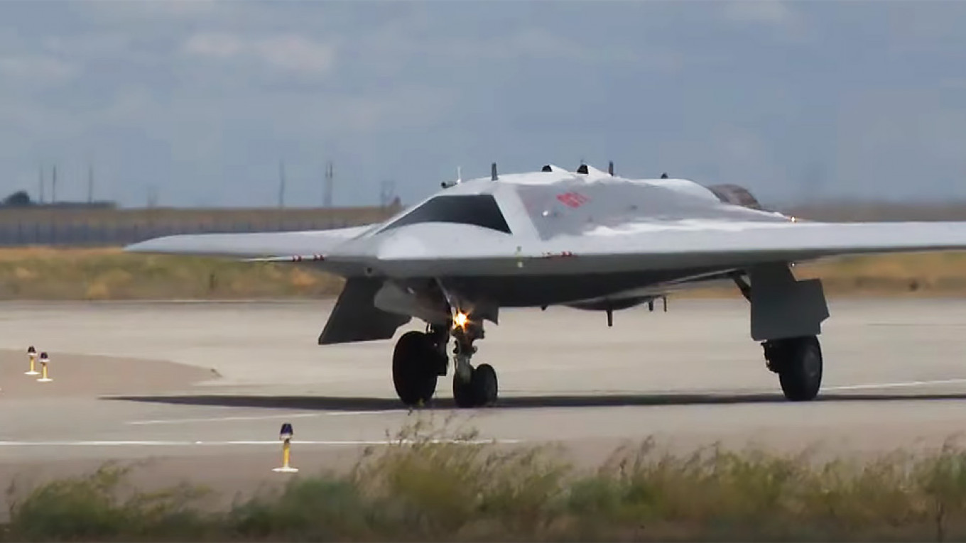 Russian Military Pairs Stealth Drone With Manned Fighter Jet