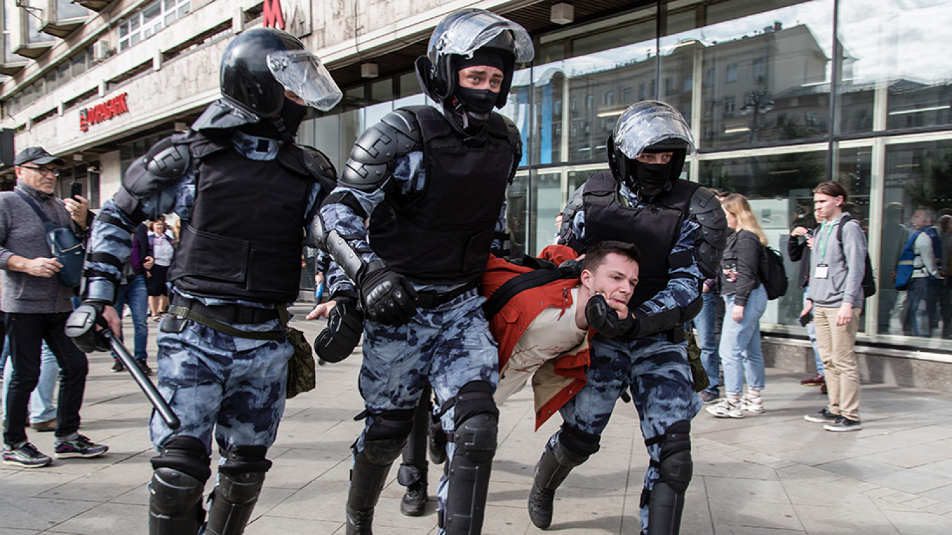 Russian Protesters Hurt in Police Crackdown Seek Redress in Courts