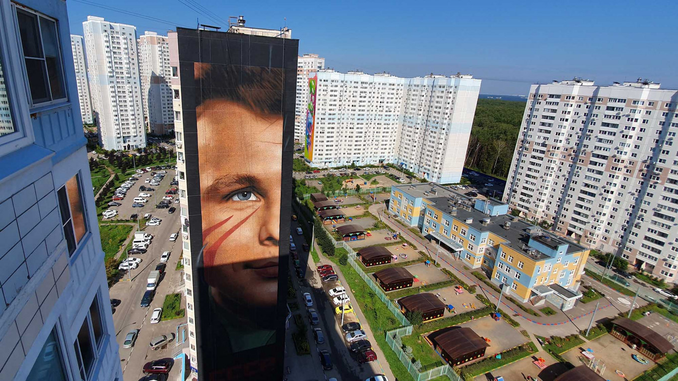 Russia’s Street Art Festival Unveils Sky-High Spray-Painting