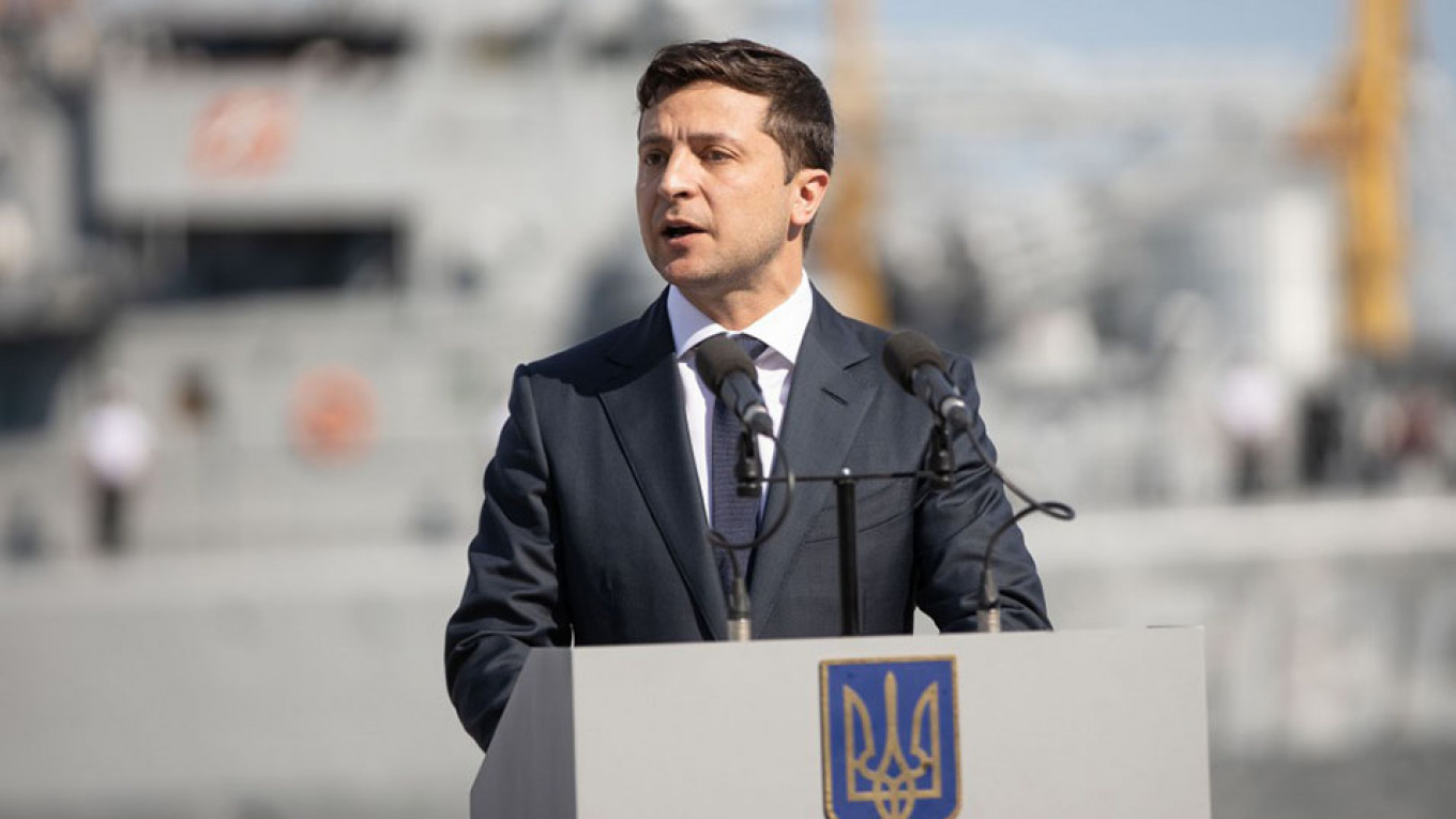 Ukraine’s Zelenskiy Simplifies Citizenship Process for ‘Persecuted’ Russians