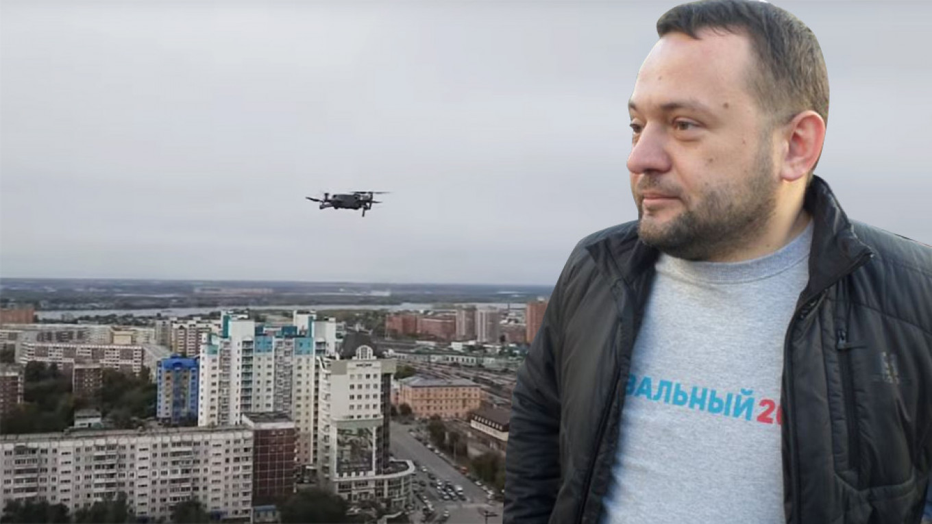 Navalny Ally ‘Evacuates’ Electronics by Drone as Russian Police Stage Mass Raids