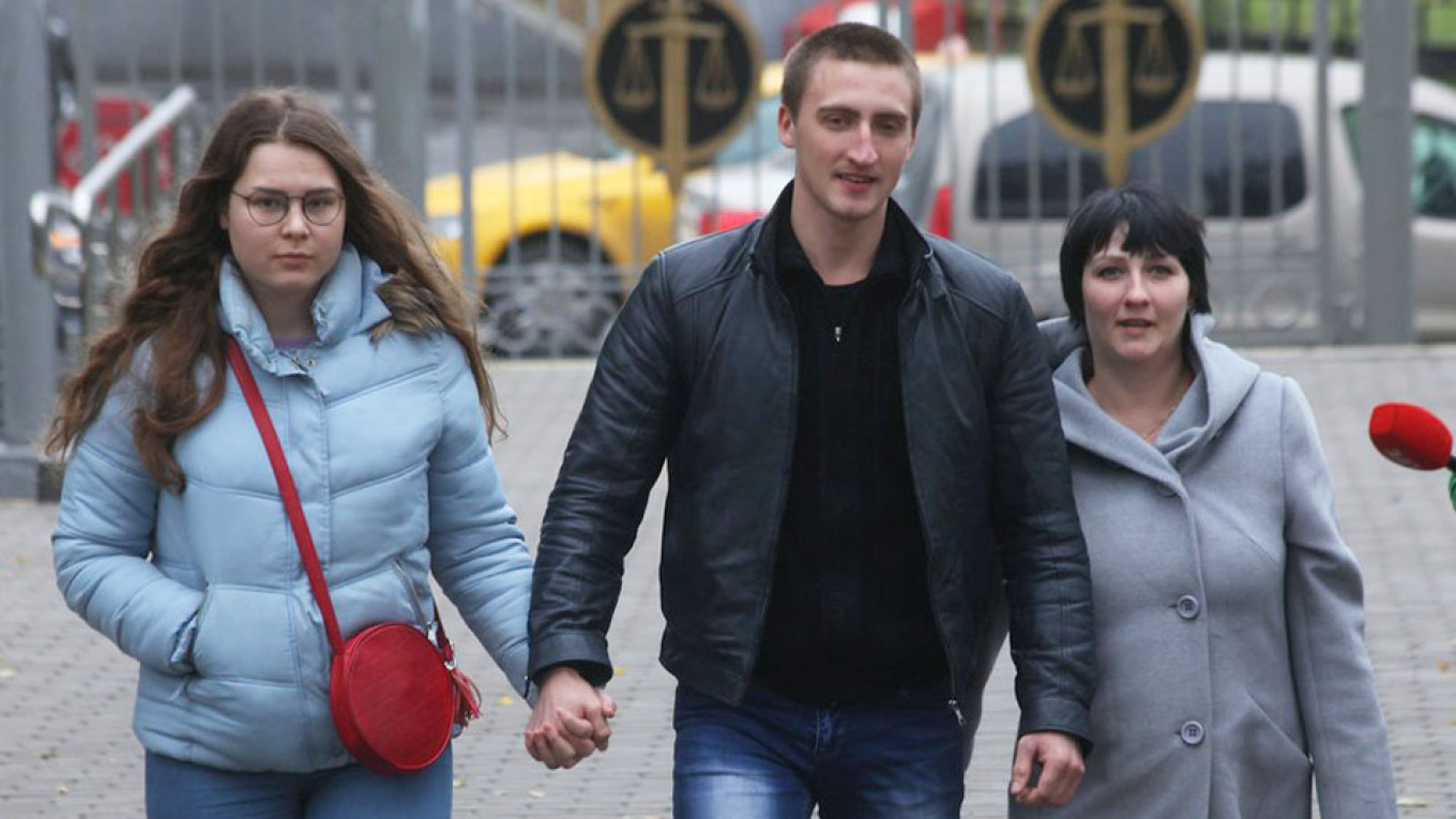 Russia Quashes Jail Sentence for Actor Ustinov Following Public Outcry