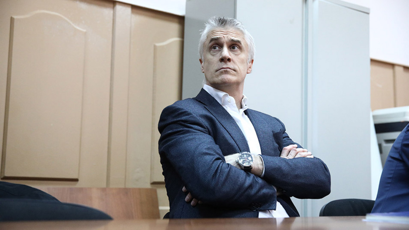 Moscow Court Freezes Calvey’s Assets – FT