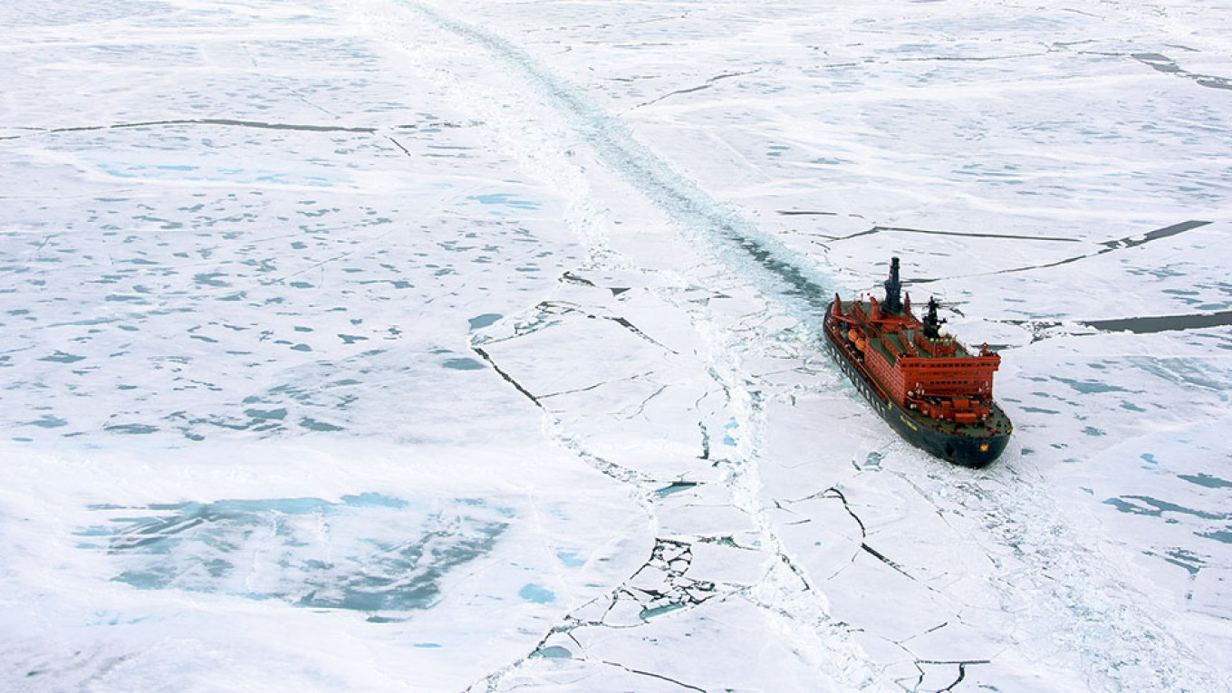 Russia Plans to Lure Shippers From Suez to the Arctic With Payments