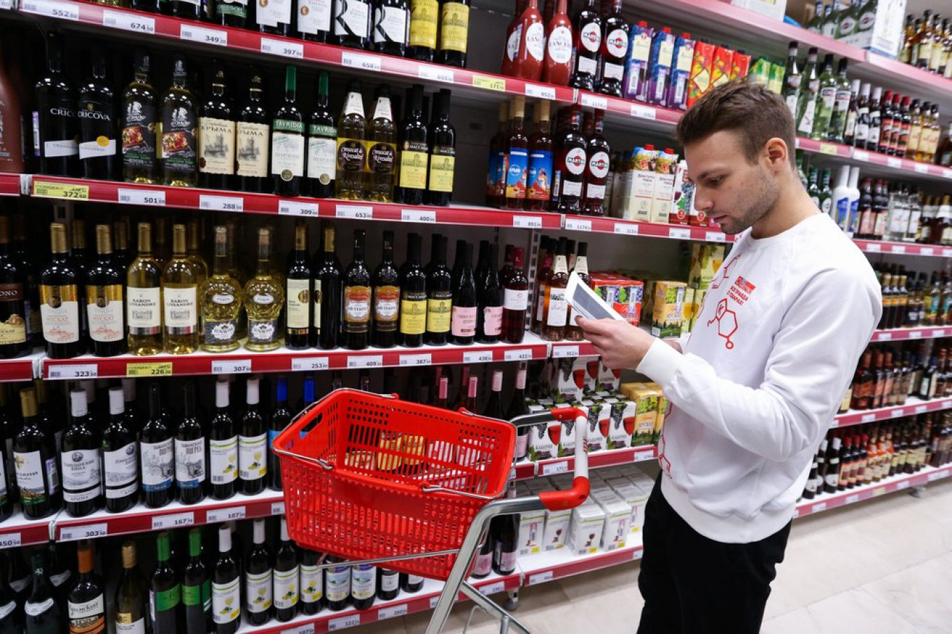 Russia’s Alcohol Consumption Plummets More Than 40% – WHO Study