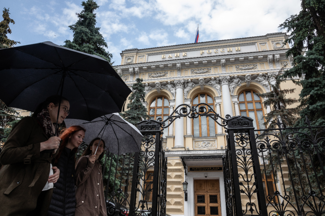 Russia’s Central Bank Cuts Interest Rates on Economic Fears