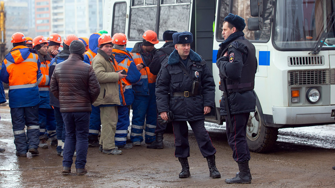 St. Petersburg Police Round Up 800 Migrant Workers After Mass Brawl