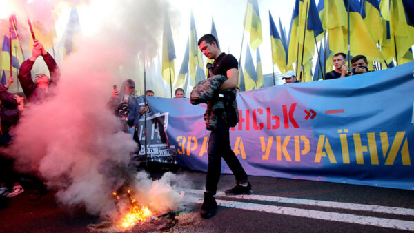 Thousands March in Kiev in Protest Against Donbass Peace Plan With Russia