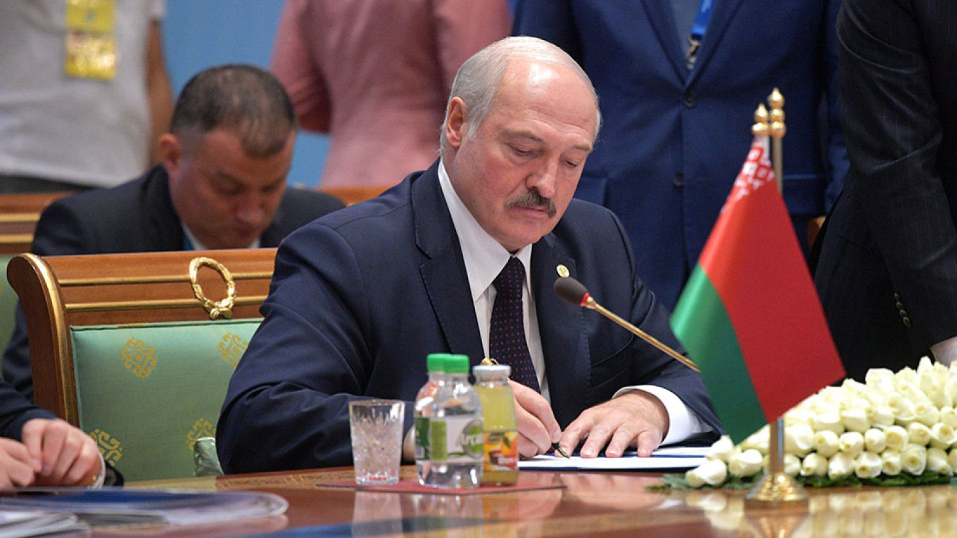 Belarus Slams Russia Over Warplanes, Joint Border