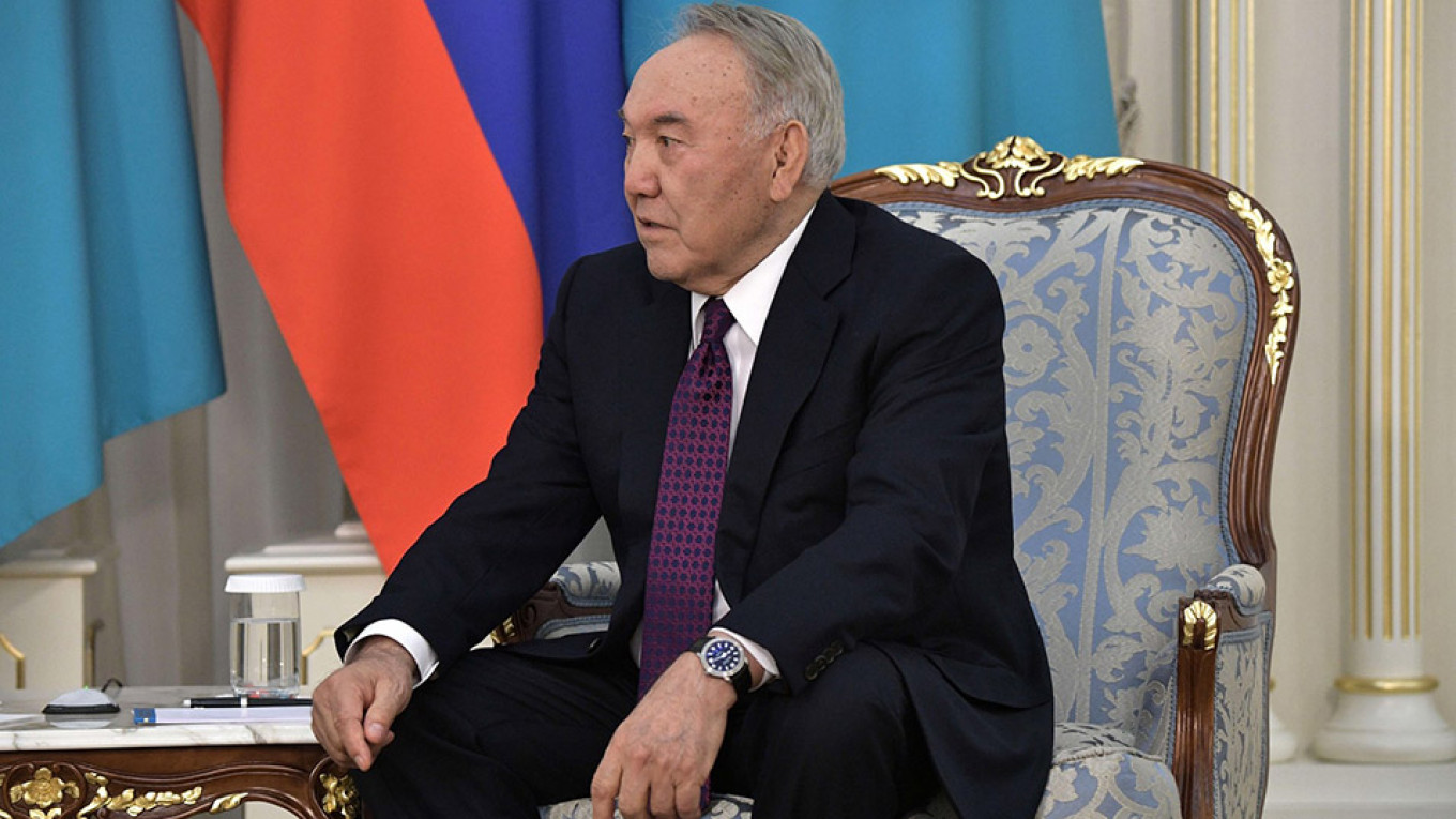 Former Kazakh President Wants to Arrange Putin-Zelenskiy Summit