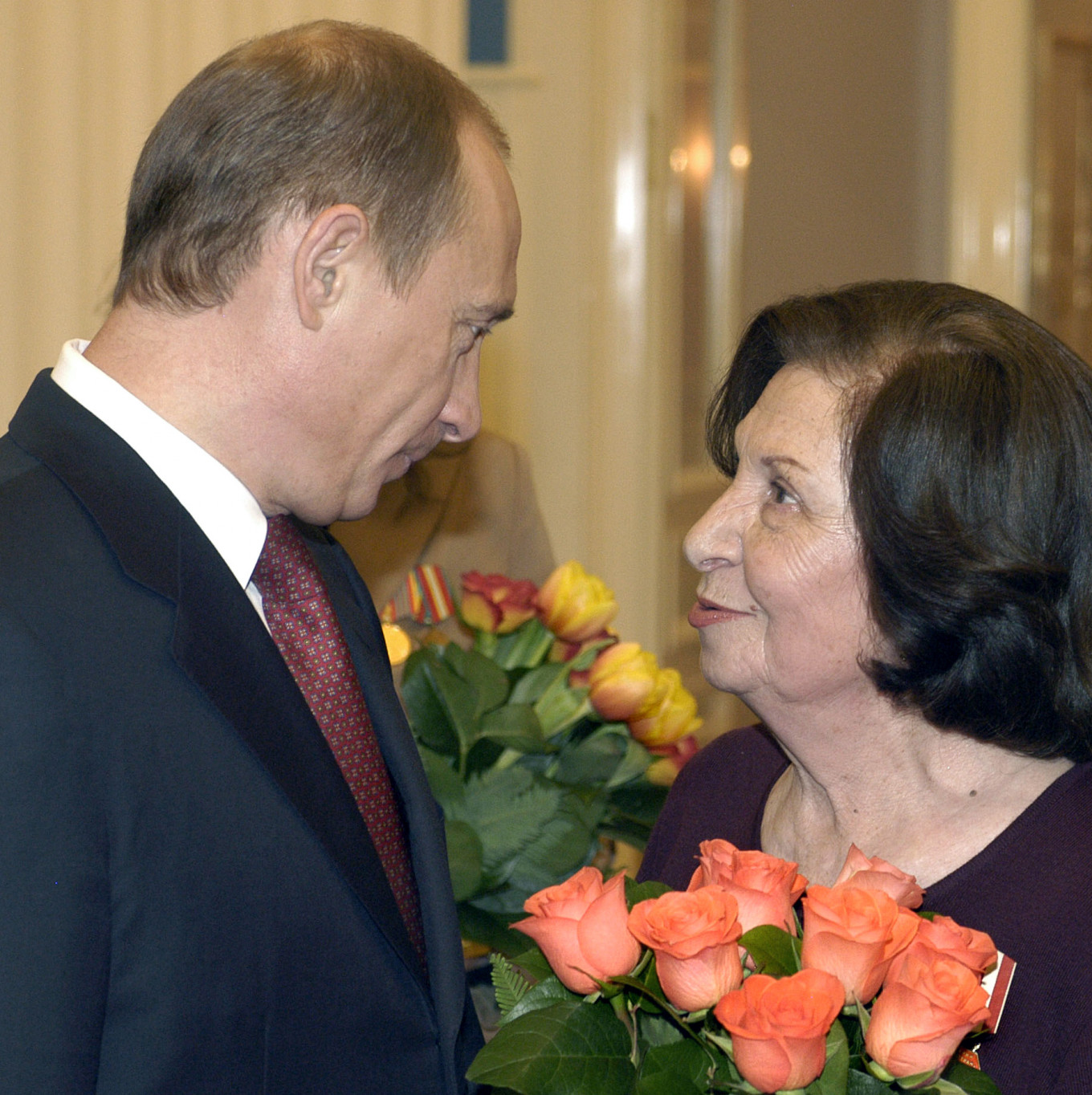 Kremlin Pays Tribute to Late Soviet Spy It Says May Have Changed History