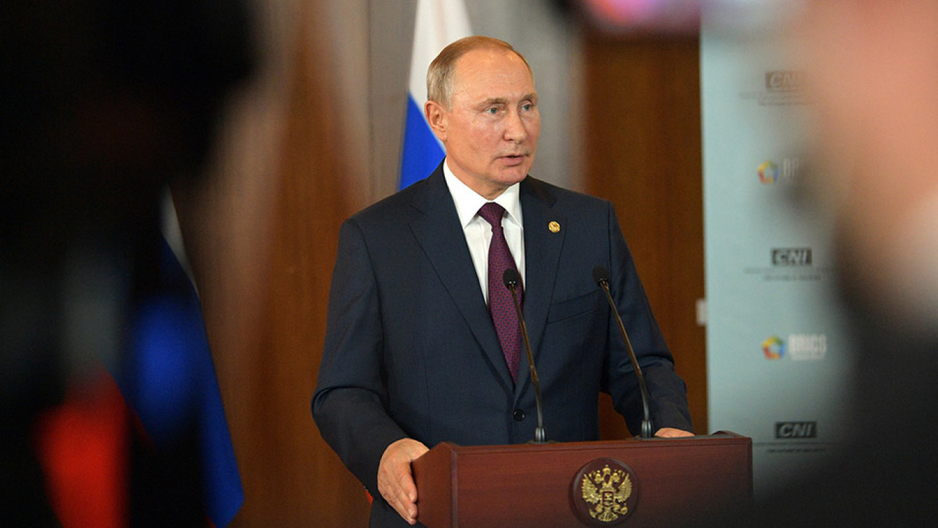 Positive Opinions Toward Putin Drop by 10% – Poll