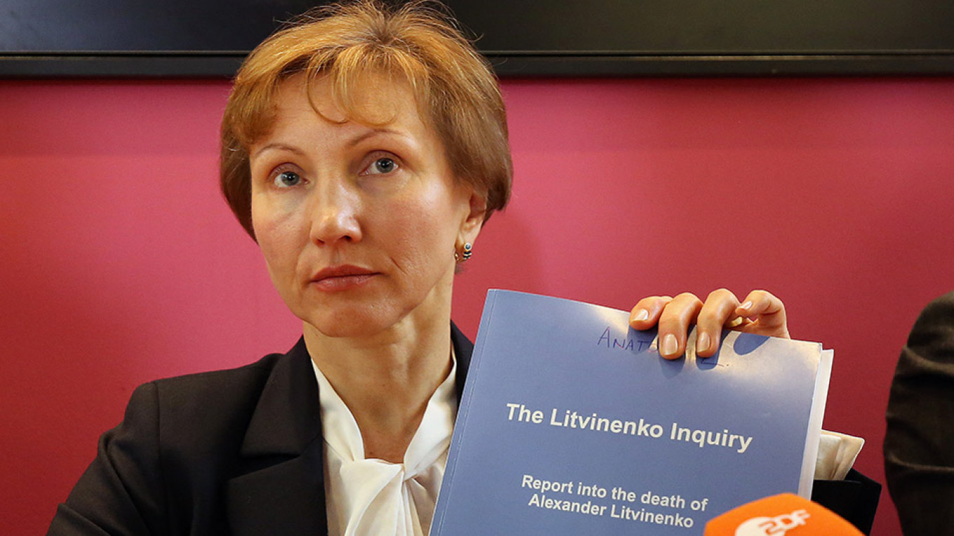 Widow of Ex-KGB Agent Backs Legal Action for Release of UK’s Russia Report