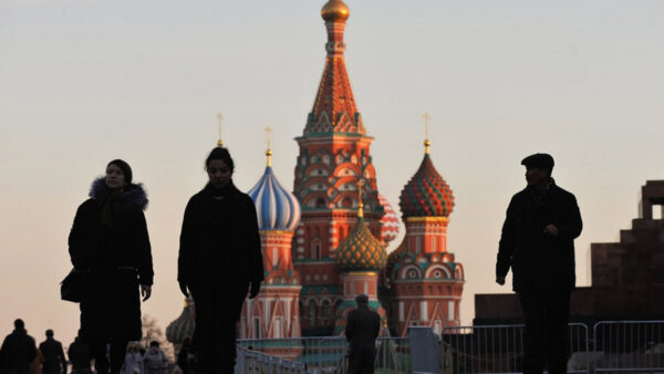 Young Russians’ Desire to Leave Hits 10-Year High – Poll