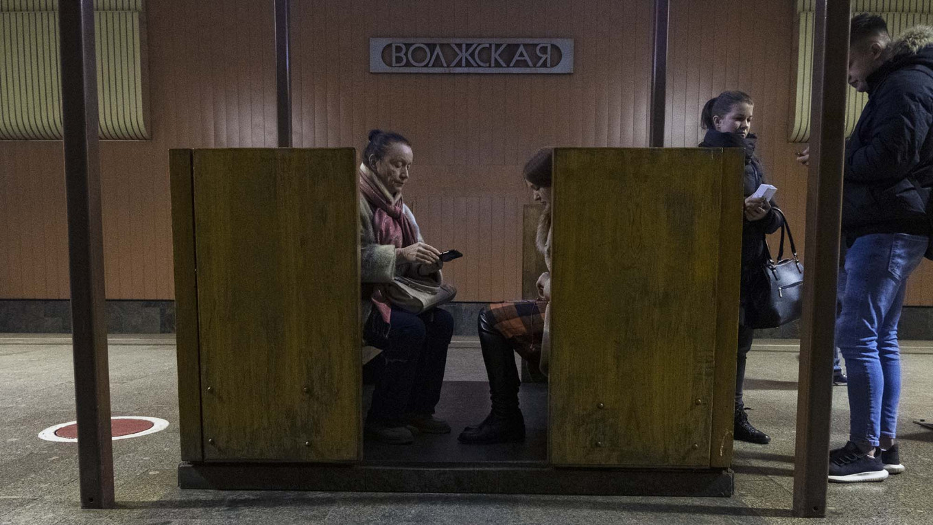 Everyday Life in the Moscow Metro