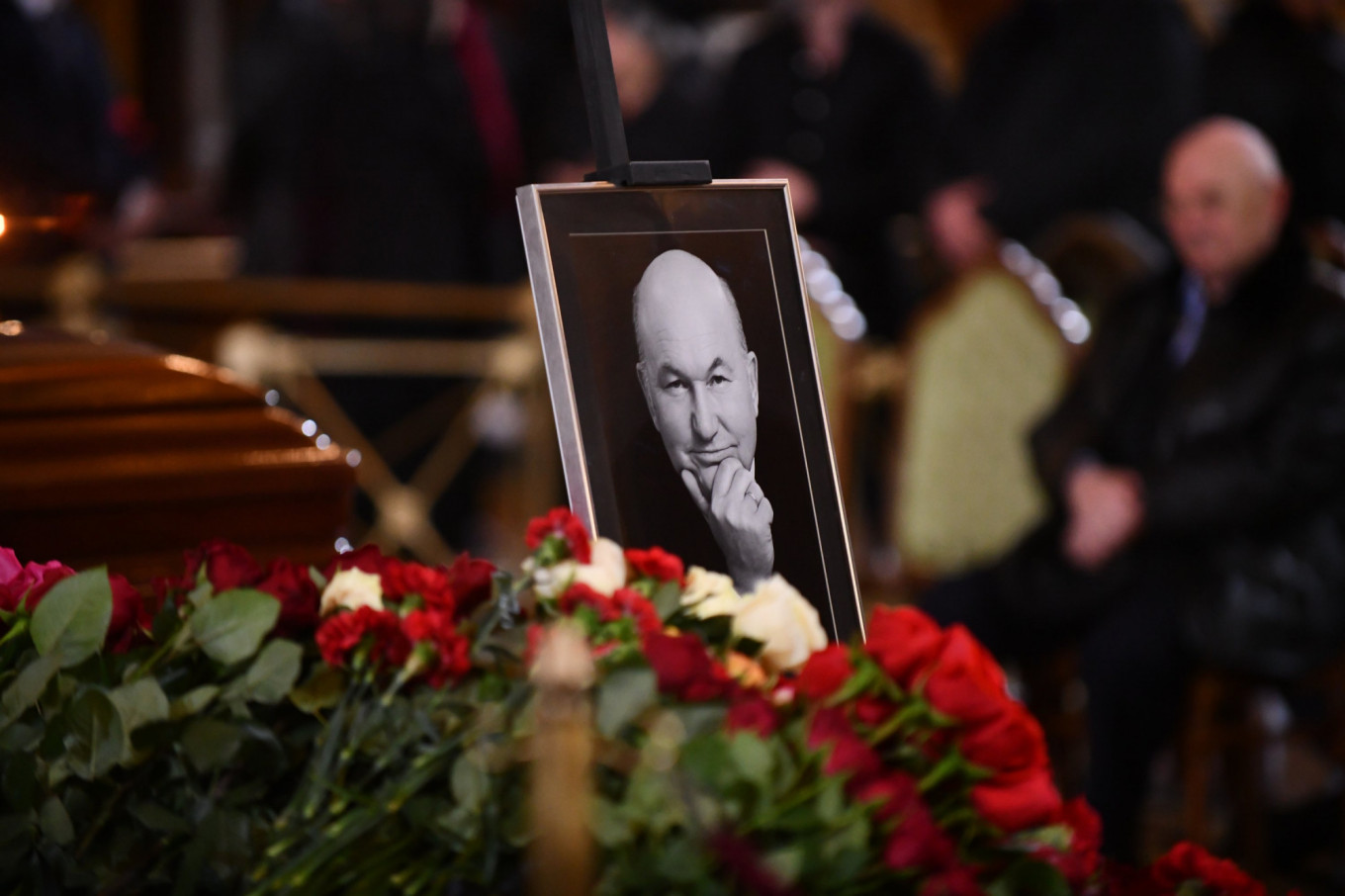 Muscovites Say Goodbye to Former Mayor Yury Luzhkov