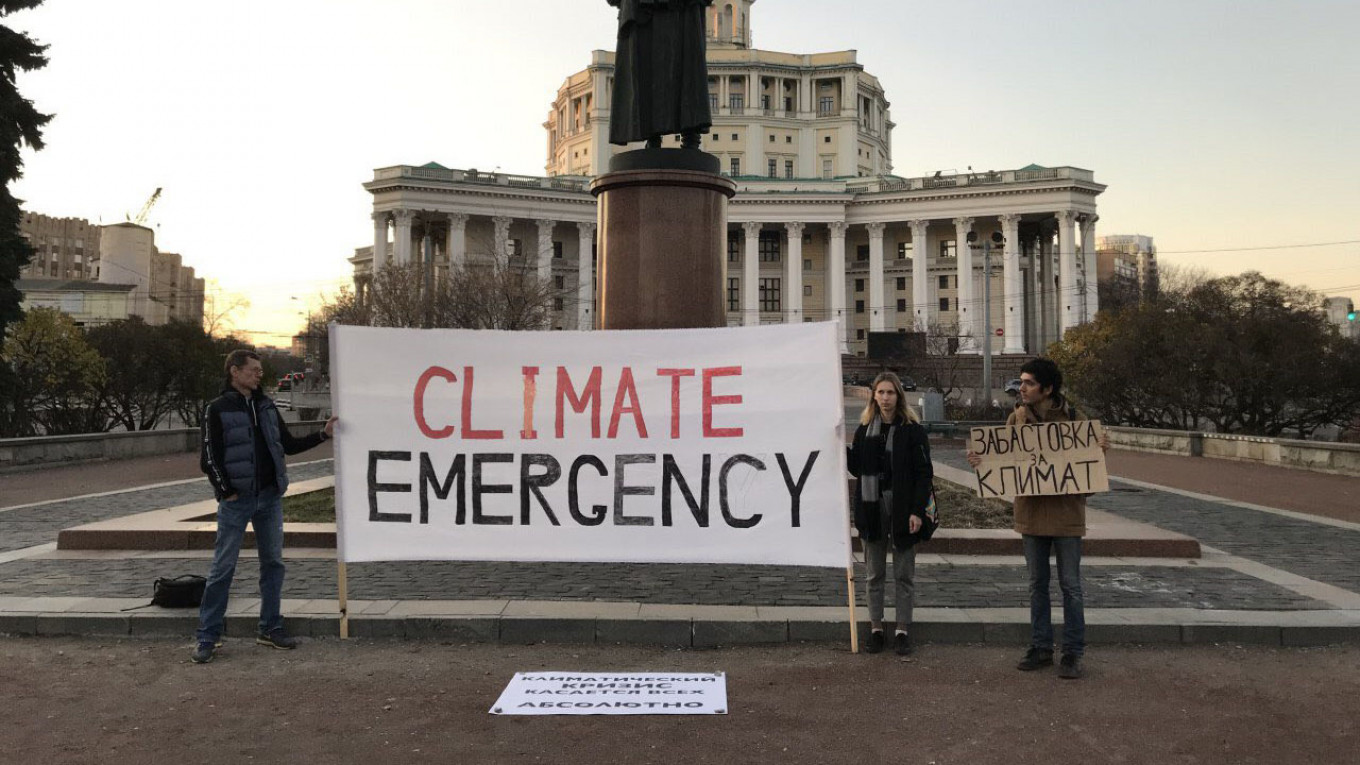 Putin Adviser Vows to Highlight Climate Activists’ Demands