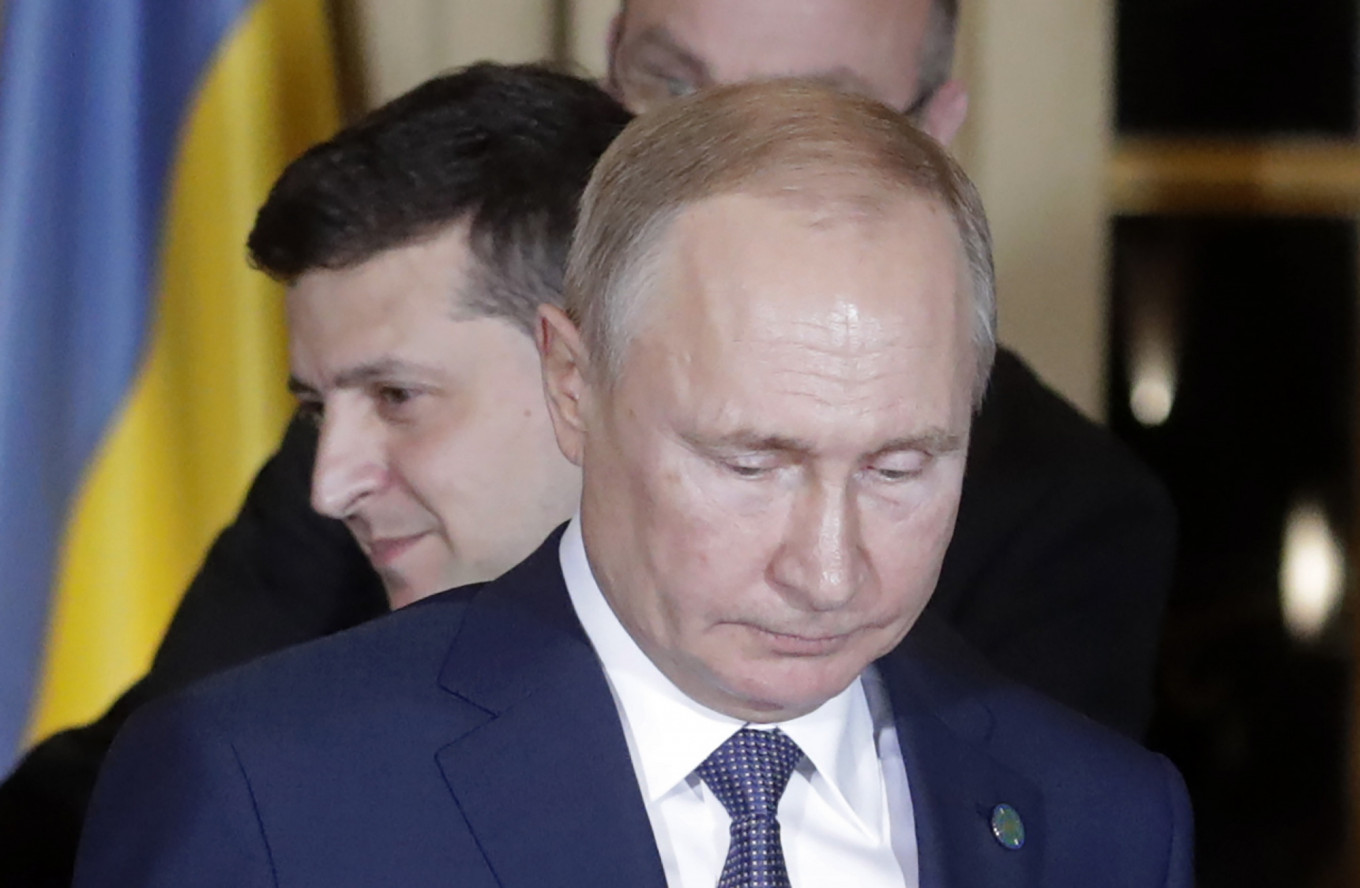 Putin Meets Ukraine’s Zelenskiy for First Time at Paris Peace Summit