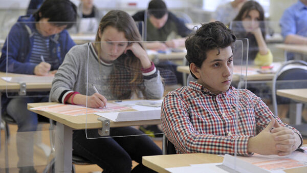 Russia Backs Penalties for Attending ‘Undesirable’ Courses Abroad