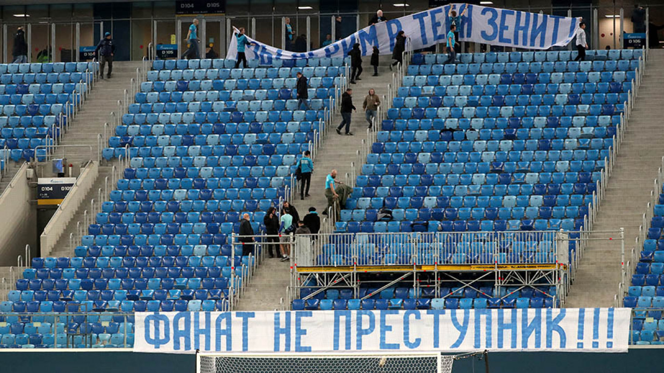 Russian Football Fans Stage Mass Walkout Over Police Crackdown