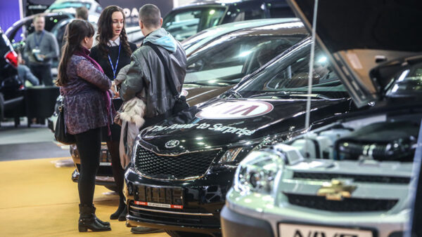 Russian Auto Market Stalls