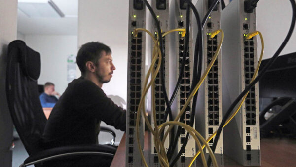 Glitches Mar Russia’s Internet Isolation Test – RBC
