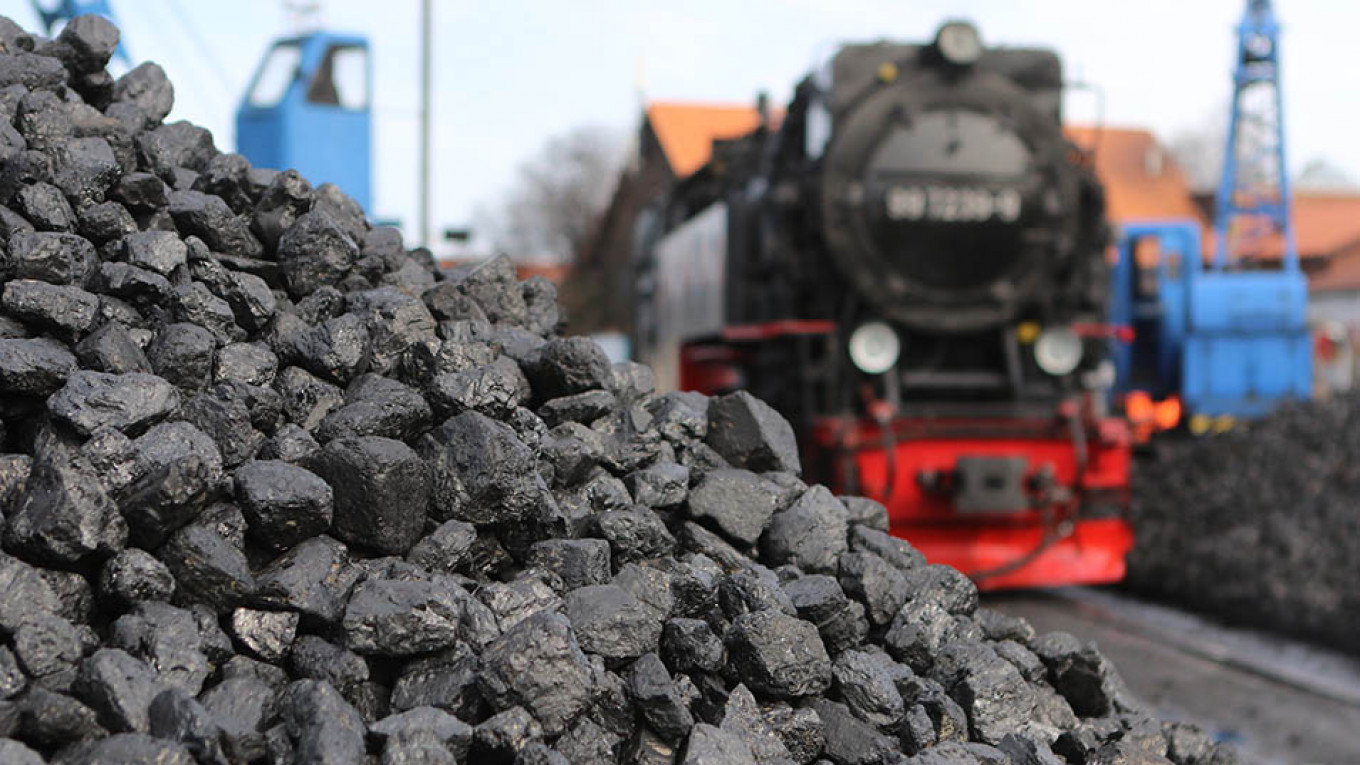 Polish Miners Block Coal Trains in Protest Against Russian Imports