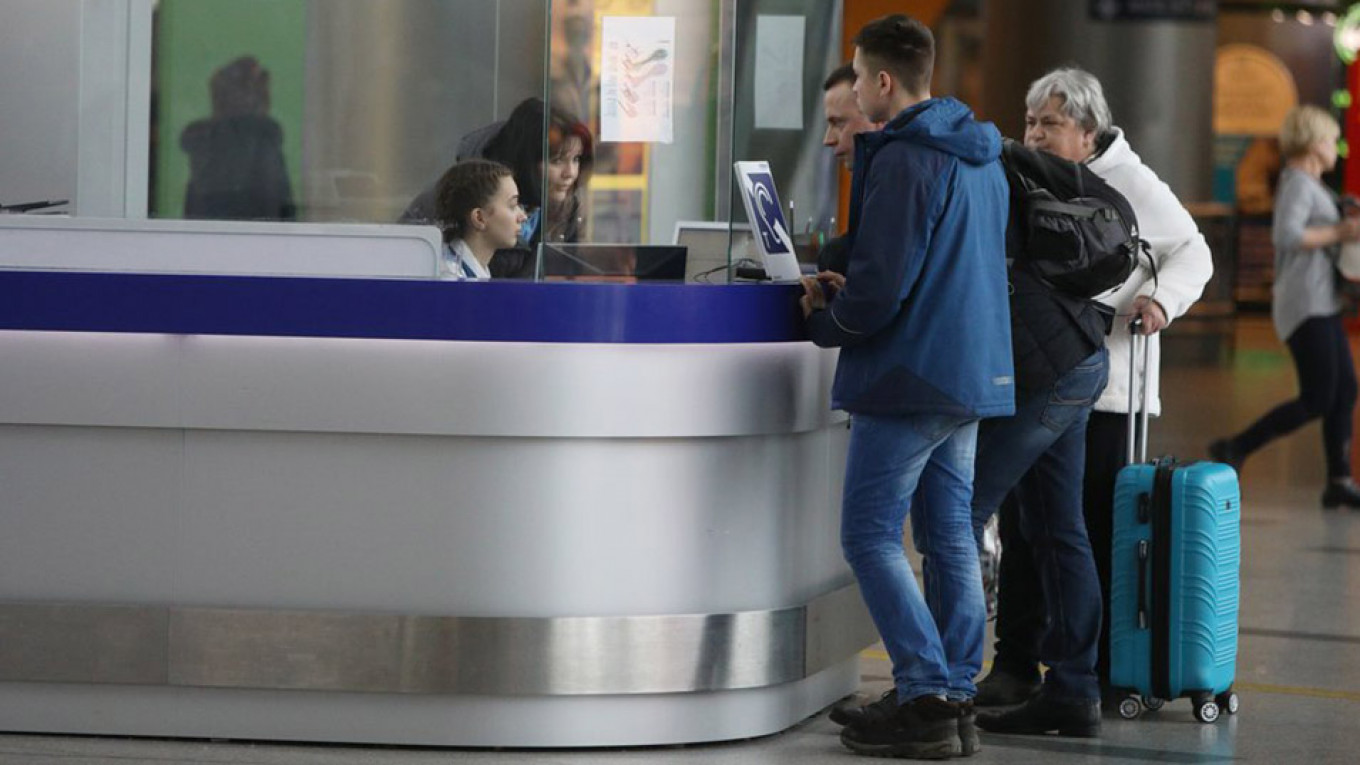 Russia Partially Suspends South Korea Flights, Iranian Visas Over Coronavirus