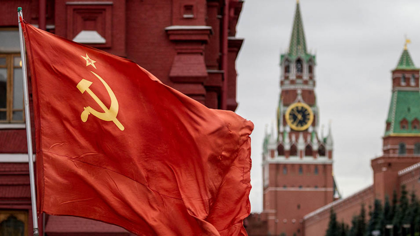 Russia Should Drop ‘Terrorist’ Soviet Legacy, Constitutional Court Judge Says