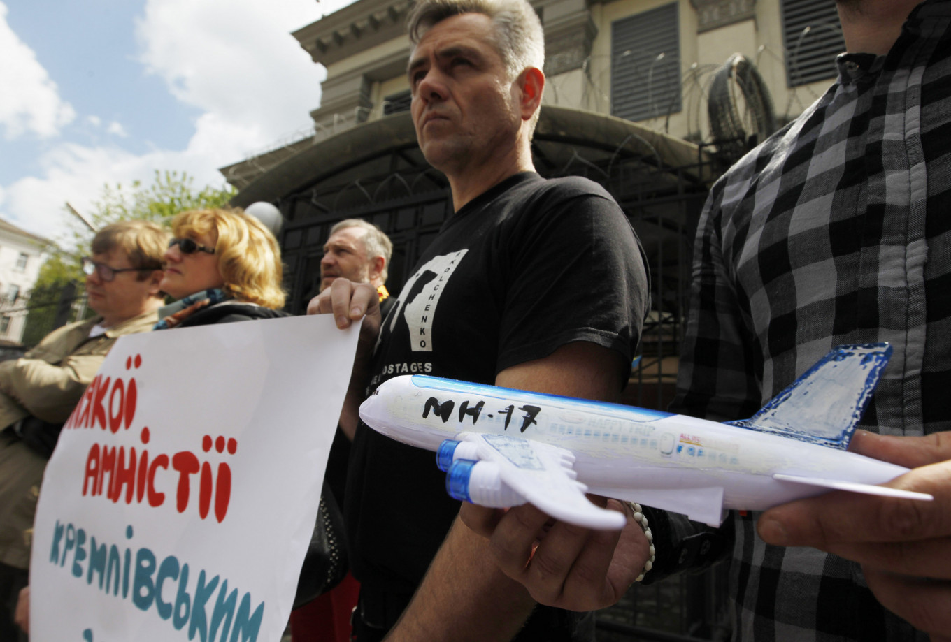 Dutch Military Almost Sent 1,000 Troops to MH17 Crash Site – Telegraaf