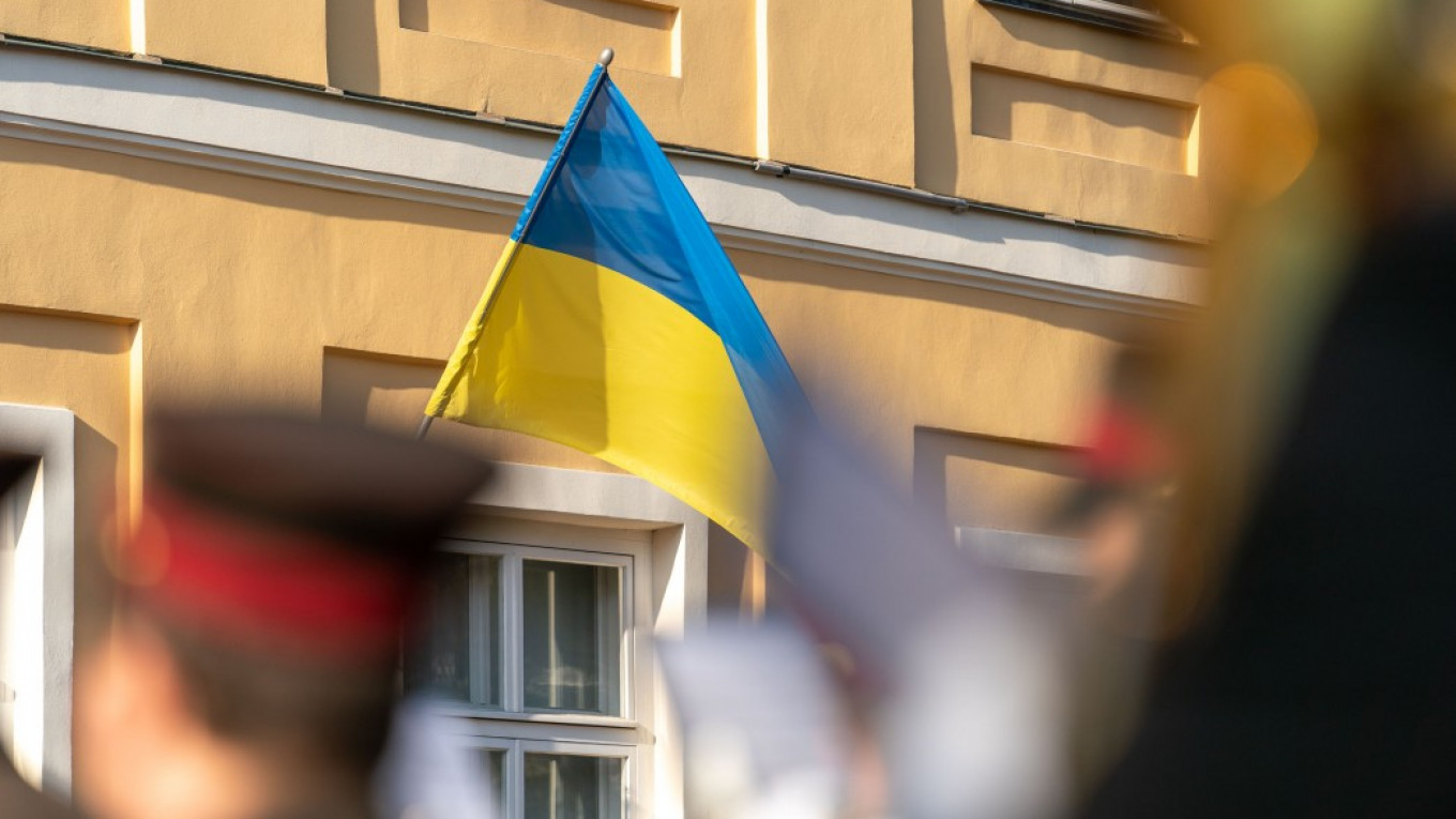 Kiev Intensifies Quarantine, Shuts All But Supermarkets, Pharmacies, Banks, Gas Stations