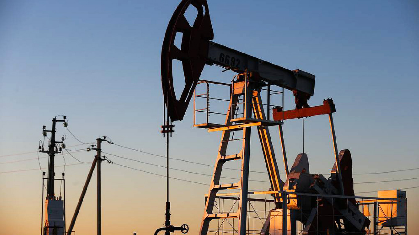 OPEC Backs Biggest Oil Cut Since 2008 Crisis, Awaits Russia