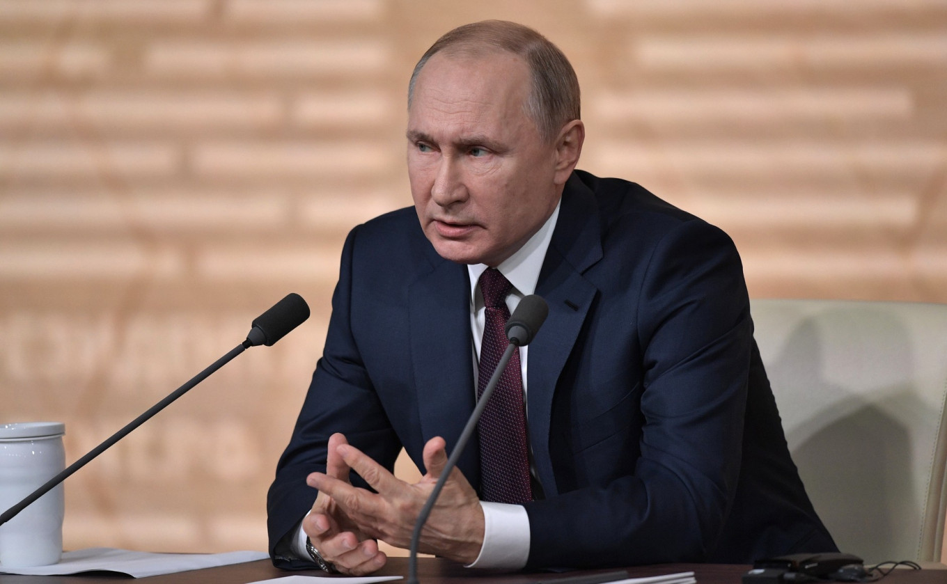 Putin Says Fake Coronavirus Rumors ‘Organized From Abroad’