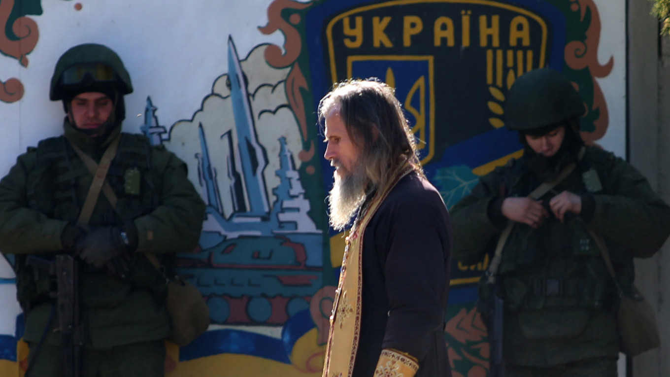 Russian Priests, Cossacks Negotiated Ukraine’s Surrender During Crimean Annexation – Meduza