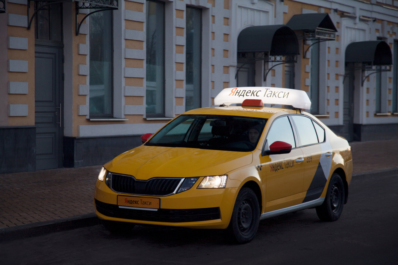 Russia’s Yandex.Taxi Admits to Sharing Riders’ Location With Police