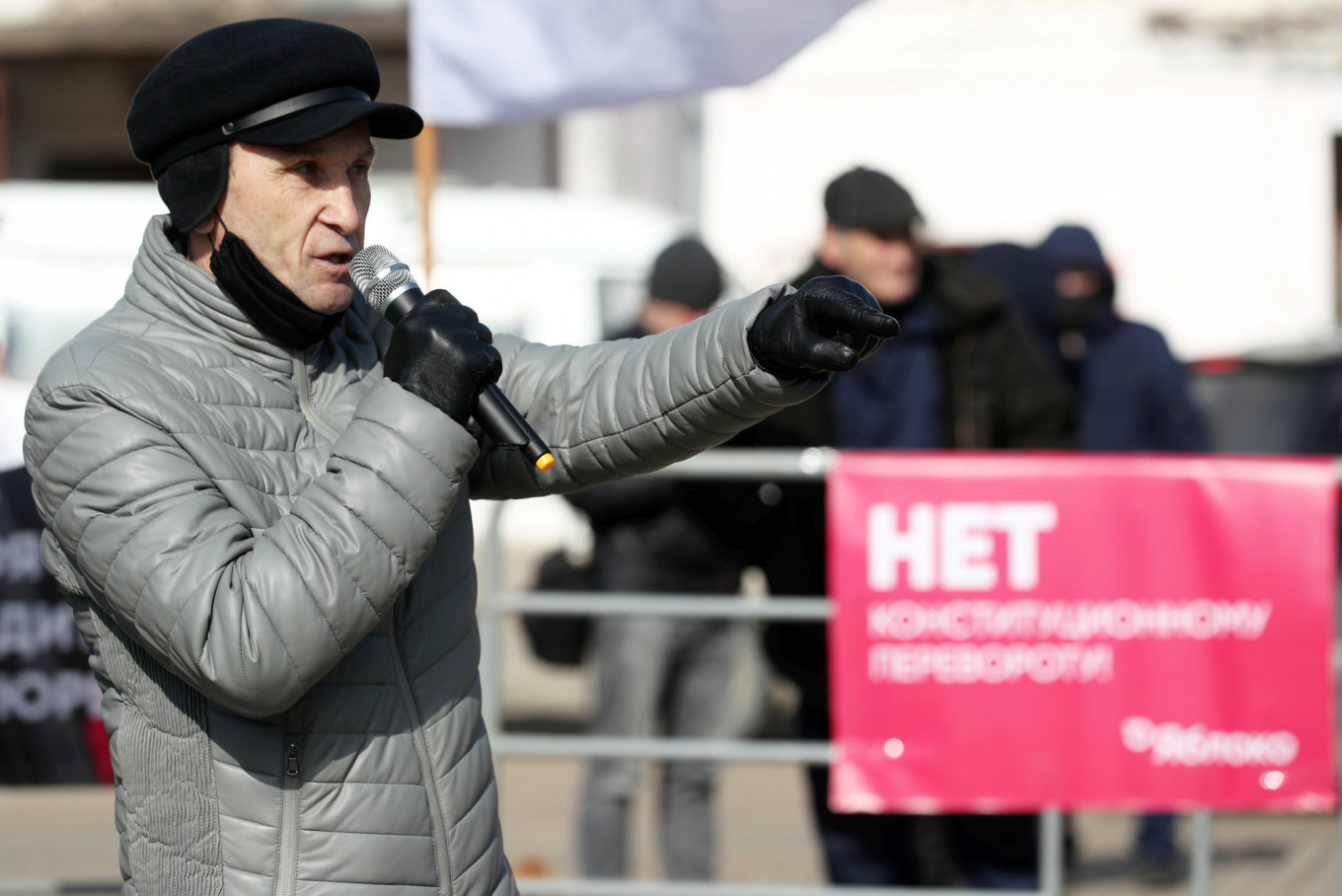 With Temperature Checks and Face Masks, Russians Protest Putin Despite Coronavirus