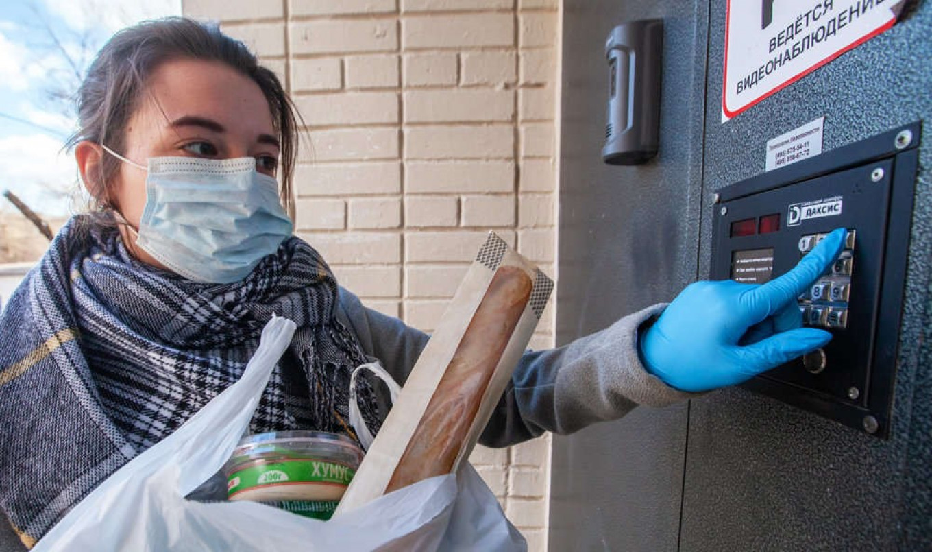 Grassroots Volunteer Programs Help Battle Coronavirus in Russia