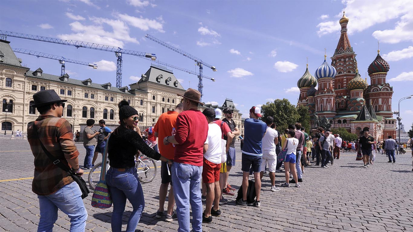 Russia Seeks to Revive Coronavirus-Hit Tourism Industry By Cutting Visa Red Tape