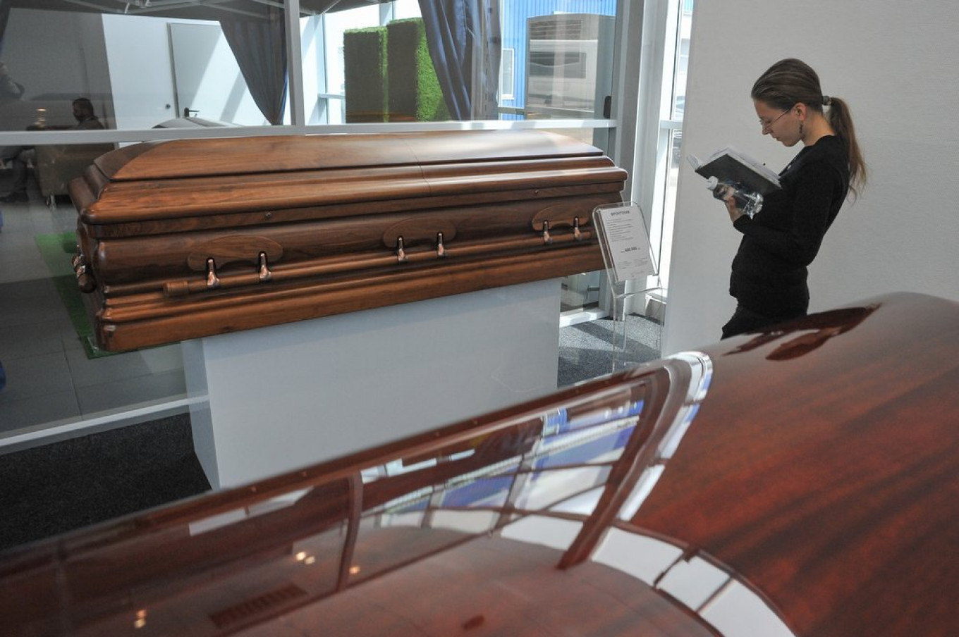 Russian City Launches Online Funeral Broadcasts to Prevent Coronavirus Spread
