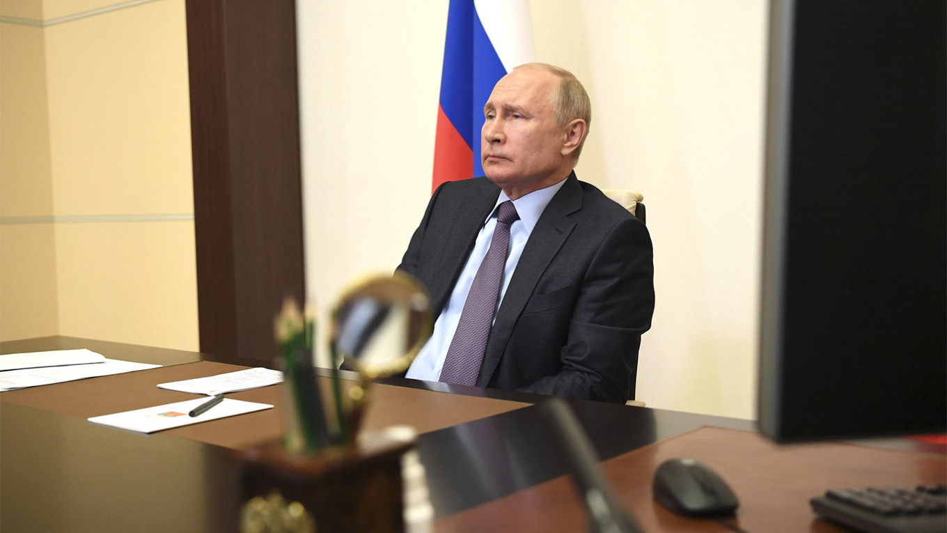 As the Coronavirus Contagion Grows in Russia, Putin’s Strongman Image Weakens