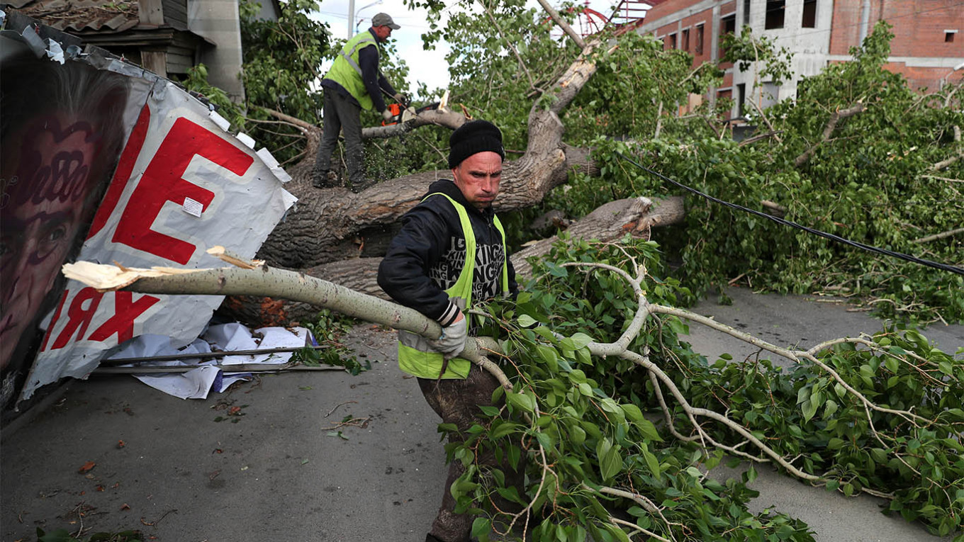 At Least 4 Killed By Severe Wind Storm in Central Russia
