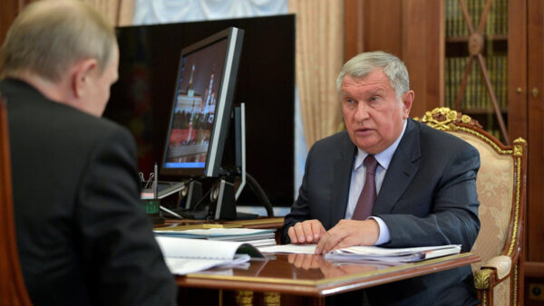 Oil Chief Asks Putin to Exempt Genetic Tech Funding From Taxes