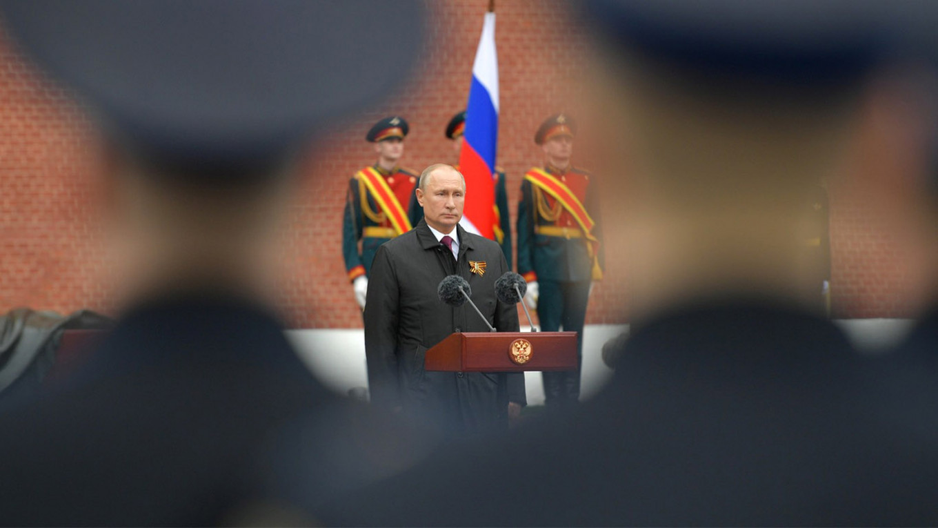Putin Orders June 24 Victory Day Parade as Russia Flattens Virus Curve