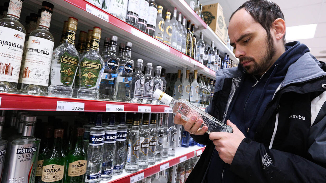 Russia Mulls Raising Legal Drinking Age After Deaths Spike