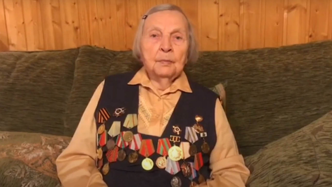 Russian WWII Veteran Uses Wartime Memories to Raise Money for Coronavirus Medics