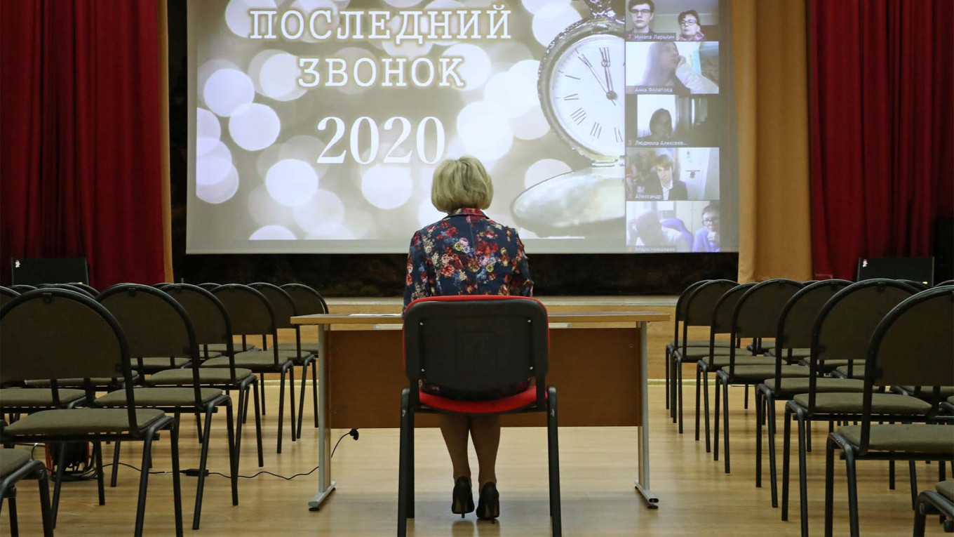 Russia’s High School Seniors Ring the ‘Last Bell’ in Self-Isolation