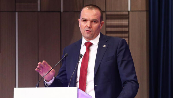 Scandal-Plagued Ex-Governor Sues Putin for Wrongful Dismissal