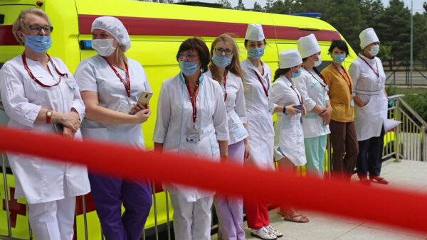 Coronavirus Frontline Doctors Ordered to Vote on Changes Allowing Putin to Stay in Power